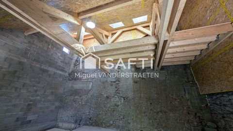 Vous rêvez d'un projet de rénovation ? Cette maison mitoyenne de 85m² sur 2 niveaux avec mezzanine et cave est faite pour vous ! Caractéristiques : - 85m² environ, offrant de beaux volumes à rénover selon vos envies. - 2 niveaux + mezzanine, pour opt...