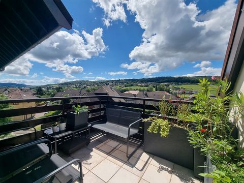 Poisy, chef-lieu. Appartement de type 4 en duplex de 97 m2 et 110 m2 au sol. En excluvisité, ce très bel appartement est situé au 3ème et dernier étage avec ascenseur et comprend : entrée avec placard, grande pièce de vie de 42 m2 avec séjour et cuis...