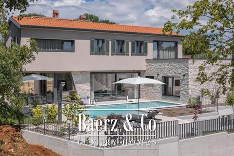 This elegant NKP 190 m2 villa is located in the immediate vicinity of Poreč, surrounded by beautiful and well-kept villas, on a green and meticulously landscaped garden of 550 m2. On the ground floor of the villa there is a large bright living room a...