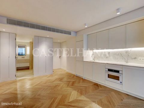 Apartamento T0 com 36 m2, varanda de 8 m2 e 1 lugar de estacionamento em Lisboa. Excelente localização, num dos bairros mais prestigiados, em pleno centro de Lisboa. É ideal para quem procura uma vida urbana sofisticada e cosmopolita, a envolvência é...