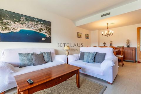 Découvrez cet appartement avec une licence touristique à Tossa de Mar, parfait pour profiter ou investir. À seulement 150 mètres de la plage, vous trouverez ici le confort, le style et un emplacement imbattable sur la Costa Brava. Cet appartement dis...