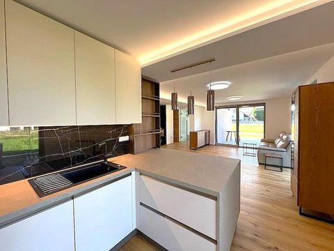 We offer for sale a house of 170 m2 near Ljubljana in Radomlje, Domžale. The house was built in 1989 and was completely renovated in 2024. It is located in a quiet place, the plot area is 512 m2. The house is suitable for a large family. On the lower...