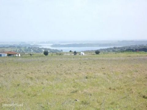 Rustic land with 17000 m2, with a unique view under the water mirror of Lake Alqueva, located next to Campinho, on the way to the restaurant. The land has great access, with electricity and water from the grid very close, as it is an agricultural lan...