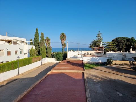 Esta es una oportunidad para comprar una propiedad en Mojácar, que ofrece vistas al mar Mediterráneo. La propiedad consta de tres dormitorios y un baño, ubicados en la primera planta. Su ubicación privilegiada significa que se encuentra a poca distan...