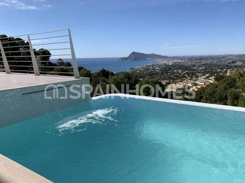 Freistehendes Haus mit herrlichem Meerblick und privatem Pool in Altea Alicante Das Haus befindet sich in Altea, einer schönen Küstenstadt in der nördlichen Provinz Alicante. Diese Gegend ist bekannt als Costa Blanca, ein mediterranes Reiseziel mit h...