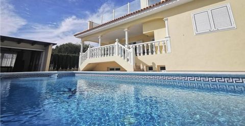 Impressive villa for sale in the Costa Adeje Golf. This exquisite 355m2 property is distributed over three floors. On the first floor there is a spacious living room with large windows that flood the space with natural light; a spacious American kitc...