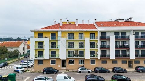 T3 no Pinhal Novo / Excelente Estado Descubra este fantástico apartamento T3, construído em 2012, em estado irrepreensível e com uma decoração de excelente bom gosto. Localização Privilegiada – Situado perto de grandes superfícies comerciais, com fác...