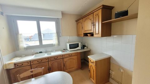 Une vue dominante au balcon du 4ème étage avec ascenseur, le tout Châtellerault à pieds.