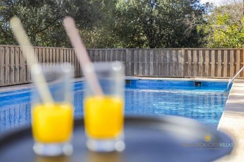 De cottage in Pollensa / Pollença heeft 3 slaapkamer(s) en kan gereserveerd worden tot 4 personen. Accommodatie De accommodatie heeft een oppervlakte van 193 m² iscomfortabel ingerichte en is volledig uitgerust, met uitzicht de tuin. De woning bevind...