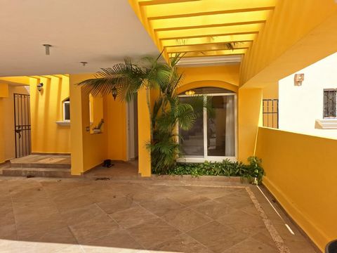 Descubre tu hogar ideal en este encantador fraccionamiento rodeado de árboles, ubicado frente al hermoso Parque Kaba .  Esta increíble propiedad ofrece un entorno tranquilo y sereno, perfecto para familias que valoran la comodidad y la naturaleza. Ca...