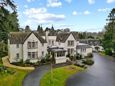 Die Cairn Lodge bietet eine einzigartige Gelegenheit im Herzen des ländlichen Perthshire. Dieses Anwesen mit zehn Schlafzimmern und separater Lodge mit vier Schlafzimmern präsentiert sich makellos mit stilvollem Interieur und hochwertiger Ausstattung...