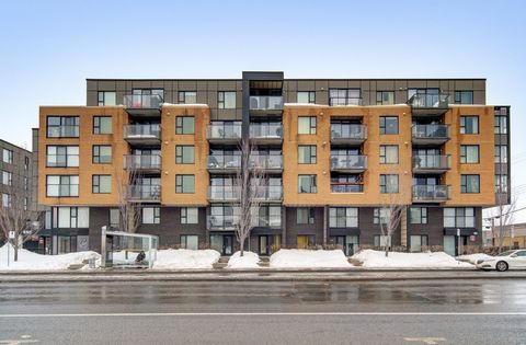 COMPLETELY FURNISHED-FREE IMMEDIATELY. Beautiful condo with indoor garage and elevator in a strategic location. Well served by multiple public transportation options, this condo will charm you with its industrial-chic look. The abundant windows offer...