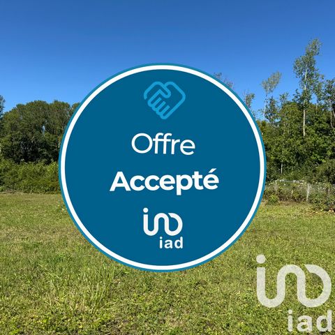 iad France - Enora Butez vous propose: Situé à Voulx, charmant village de Seine-et-Marne, ce terrain constructible de 708 m² est une belle opportunité pour réaliser votre projet de construction dans un cadre paisible et verdoyant. Le terrain est plat...