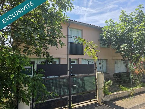 Maison comprenant salon, cuisine, salle de bains, toilette, 3 chambres, salon et cuisine d'été, 2 garages sur une parcelle de 328m². Ce bien possède un système de pompe à chaleur air/eau récent, l'isolation a été faite dans les combles et...