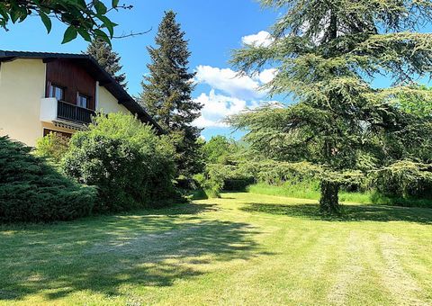 Maison de famille avec grand jardin proche commerces de proximité