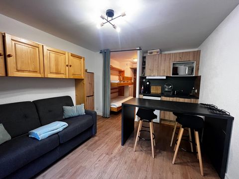 Studio entièrement rénové avec gout avec parking couvert privatif