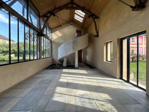 Ensemble immobilier empreint de charme, d'authenticité et d'une élégance discrète.