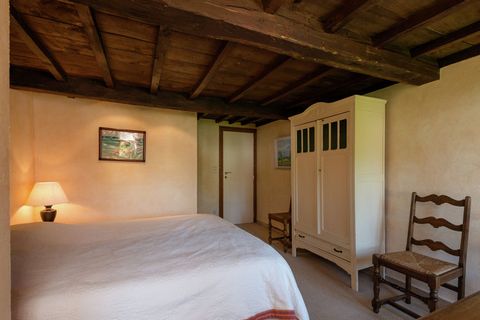 Deze authentiek gerestaureerde boerderij staat vlak bij het Belgische plaatsje La Roche. De woning beschikt over 5 slaapkamers en is ideaal voor een groter gezelschap. In de ruime sauna kan je helemaal tot rust komen en in de grote, groene tuin kan j...