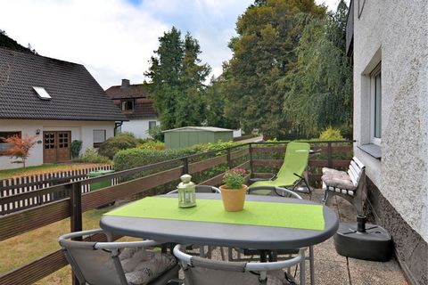 Marsberg-Beringhausen liegt 16 km nordöstlich von Willingen. In einer ruhigen Strasse befindet sich diese schöne Parterrewohnung in einem gepflegten Haus. Die Wohnung wird elektrisch mit Nachtspeicheröfen beheizt. Ein Garten mit Terrasse und Gartenmö...
