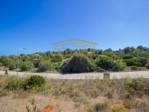 PRICE REDUCTION! Urban plot with 968sqm with building permission for a villa, located near the beaches of Cabanas Velhas, Burgau and Salema. This plot is located in Quinta da Fortaleza, a quiet area surrounded by the green of the countryside and the ...