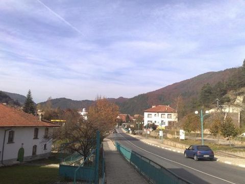 104: ICH VERKAUFE 560 GRUNDSTÜCKE IM MALERISCHEN RHODOPE-DORF SMILYAN 15 KM. VON SMOLYAN AUS AUF DEM WEG ZUM DORF ARDA, WO DER NEUE GRENZÜBERGANG ARDA-PARANESTI / GRIECHENLAND / ERÖFFNET WERDEN SOLL. DAS GELÄNDE IST FLACH, STRASSE, STROM, WASSER, PAN...