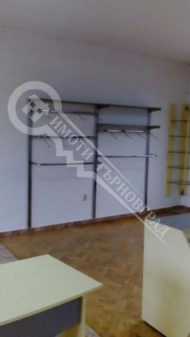 Properties Tarnovo bietet Ihnen ein Geschäftszimmer in der Stadt Tarnovo. Es ist ein Lyskowez. Das Anwesen hat eine Fläche von 176 m².m. zwischen Gewerbegebiet, Bad und Lager. Das Zimmer befindet sich im Zentrum von Lyaskovets. Es kann auch mit der A...