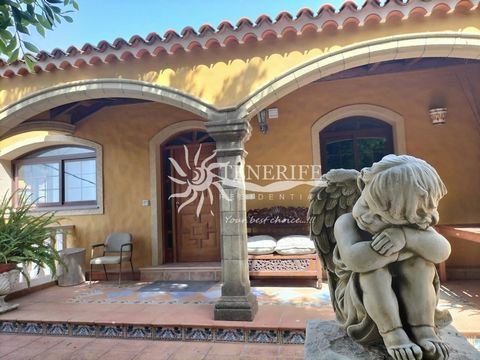 Cette villa est située Calle Las Casas, 38329, La Laguna, Santa Cruz de Tenerife, à La Laguna. C’est une villa qui a 612 m2 et dispose de 3 chambres et 3 salles de bains. Features: - Barbecue - Balcony - Furnished