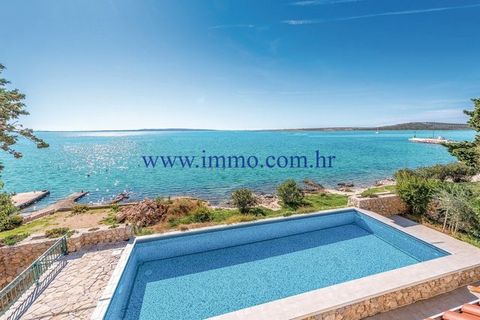 We mediate in sales of villa that is in first row to the sea. It is located on the southern side of the island of Pag, and since it was built on a gentle slope, every corner of it offers a panoramic view of the sea and sunset. The villa has three flo...
