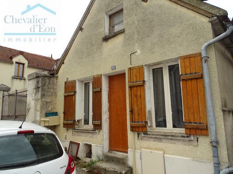 Village house, comprising on the ground floor, large entrance / living room 34m2, small annex, courtyard on the back. Office without window and cellar below upstairs under the attic two small bedrooms, a bathroom with toilet. The whole is to finish r...