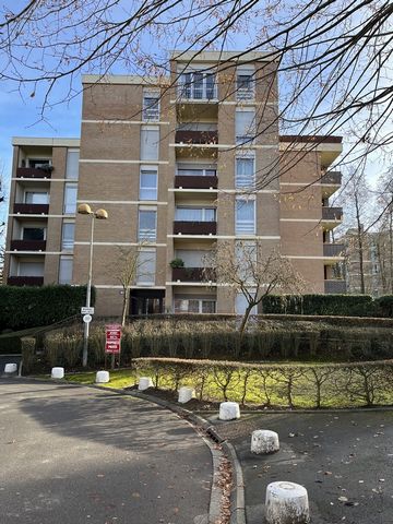 Lemercier Immobilier offers for sale exclusively this very beautiful T2 apprtement of 73 m2 ideally located in a secure and wooded residence. It consists of an entrance hall, kitchen, living room dining room bathroom with shower, 1 bedroom with dress...