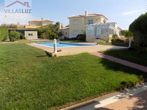 Beautiful villa with excellent features for those who want to live in a calm, peaceful location with good views and sun exposure. Distributed over 2 floors, there are 2 bedrooms on the ground floor (one en-suite), a living room and dining area with a...