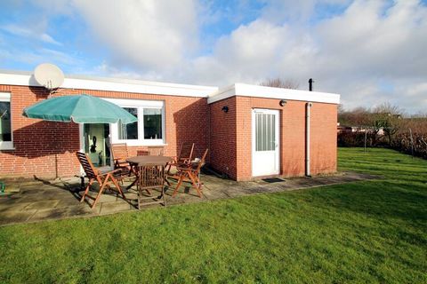 In a quiet holiday home area, the cozy holiday bungalow welcomes you directly behind the dike. The modern ambience appeals to families with children as well as couples who are friends. Thanks to two separate bedrooms there is enough privacy. And the ...