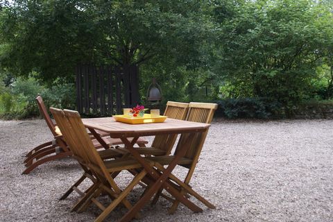Located in La Chapelle-aux-Bois, this charming holiday home features 3 bedrooms for 5 people. Ideal for a family, guests can lounge in the beautiful garden and access free WiFi at this child-friendly property. To enjoy a scrumptious meal at one of th...