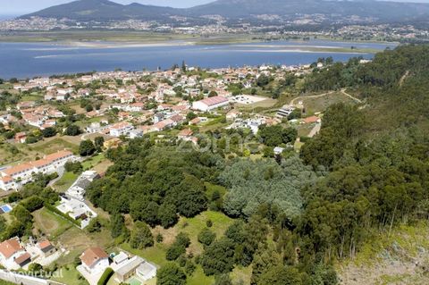 Property ID: ZMPT519487 Overlooking the mouth of the river Minho, this is a land located at the high elevation of the buildable territory of Seixas, all walled, which enjoys good access conditions and splendid views, with the Mount of Sta Tecla as a ...