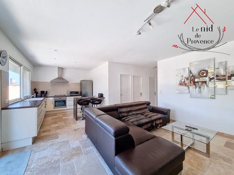 EXCLUSIVE to the Nid de Provence: Enjoy a magnificent view of the village of Mormoiron thanks to this beautiful single-storey property of 139m2 composed of two dwellings. The main accommodation has a beautiful and bright living room of 33m2 with its ...