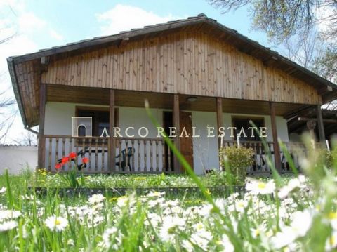 ARCO REAL ESTATE OFRECE UN COMPLEJO DE CASAS DE VACACIONES. Cerca del complejo se encuentra la ciudad de Elena, famosa por su arquitectura antigua. El complejo cuenta con dos casas monolíticas con dos dormitorios y un baño, dos bungalows con dos dorm...