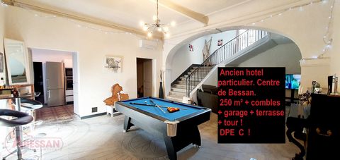 Exclusif ! Hérault (34) A vendre A Bessan entre Agde (6 km) et Pézenas et à 14 km de Béziers grande maison de plus de 250 m². Cette demeure urbaine propose une partie habitable de plus de 250 m² entre le rdc et le 1er étage, un garage et une terrasse...