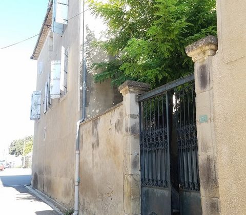 Nice village with all shops, 15 minutes from Beziers, 20 minutes from the motorway and 30 minutes from the coast. Large winegrower home to modernise with 150 m2 living space, including 5 bedrooms and 2 bathrooms, with a terrace of 25 m2, a garage of ...