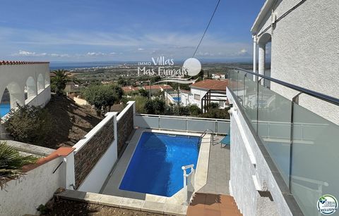 Detached Villa for sale in Roses, with 109 m2, 4 bedrooms and 2 bathrooms, Swimming Pool, Garage, Furnished and Air Conditioning. Features: - SwimmingPool - Garage - Air Conditioning