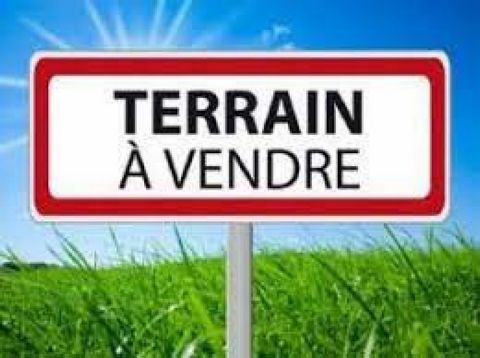 Building land Located in a village, in villa area, plot of 3'000 m2 totally flat, very quiet area, ideal for families. The land adjoins an agricultural plot, so no vis-à-vis is possible. Possibility to build detached villas or housing estates. Land c...