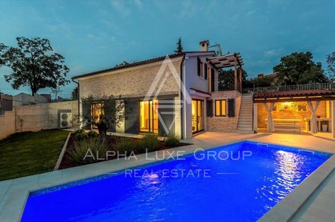 Tinjan, Istria - Elegant villa with sea views, pool, and expansive garden Experience the charm of central Istria in Tinjan, a medieval town celebrated for its rich cultural heritage and splendid natural surroundings. The municipality is renowned for ...
