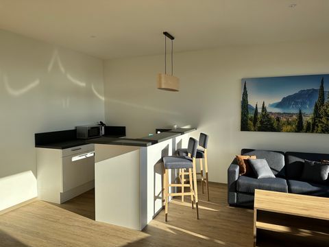 We offer you newly built flats in a great location. The building is 5km away from the city centre of Paderborn and offers you a direct connection to the A33. The flat is also in a quiet location. A fortnightly cleaning is included in the price.