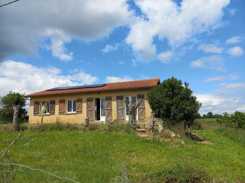 About ten minutes from Marciac, come and discover this pleasant single-storey villa located on a large plot of about 6200 m2. You will be seduced by the sublime view of the Pyrenees and the Gers valleys. It consists of a fitted kitchen open to a spac...