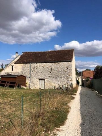 Jouy sur Morin -Barn to develop of about 80 m2 on the ground on 318 m2 of land. Servicing to be provided at the expense of the purchaser (water, electricity, mains drainage).