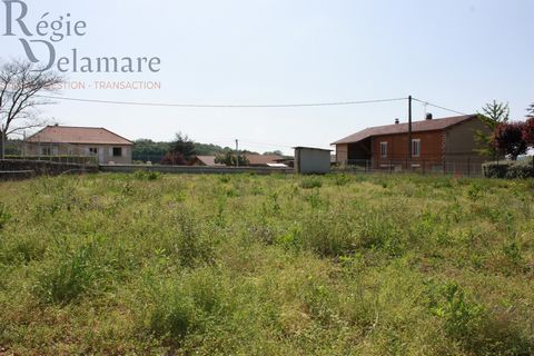 10 minutes from Bourgoin train station Plot of 698 m2 fully constructible UC area Flat land, quiet, free builder, off subdivision, not serviced Predict ANC Fees charged to the seller Contact: ...