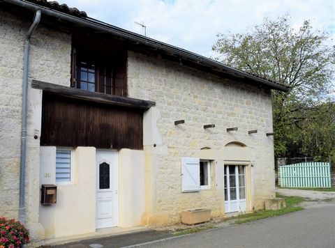 Maison de village, sur une parcelle d'environ 3300 m2 dont une grande partie est constructible (possible de détacher), idéalement située dans la commune de Nivigne et Suran, en plein coeur de la vallée du Suran, à 20 minutes de Bourg-en-Bresse, 1h de...