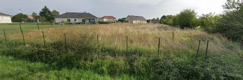 In a charming town near Sézanne, Building land of 1424m2, to be serviced. Do you dream of building your dream home in a peaceful setting, away from the hustle and bustle of the city? Look no further! We have the perfect plot of land for you. Characte...