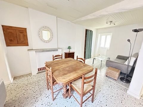 Cap Corse, situé au coeur d'un hameau de Pietracorbara, appartement T3 de 55m2 avec une terrasse composé de : - Un séjour, - Une cuisine, - Deux chambres, - Une salle d'eau, - Une terrasse avec cuisine d'été ainsi qu'une salle d'eau, Terrasse, grande...