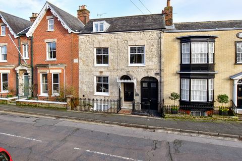 Standing pride of place at the top of the Old Town, in the world-renowned sailing town of Cowes, lies this exquisite, six-bedroom, grade 2 listed Georgian townhouse. Originally built in 1802, this superb character property is arranged over four floor...