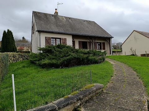 Isabel Costa vous propose cette Pavillon familiale de 4 pièces d'environ 95 m² situe dans le village de Savigny sur Braye avec tous ses commerces essentielles a 10 minutes a pied, Comprenant : une entrée avec placard , Une cuisine aménagée et équipée...